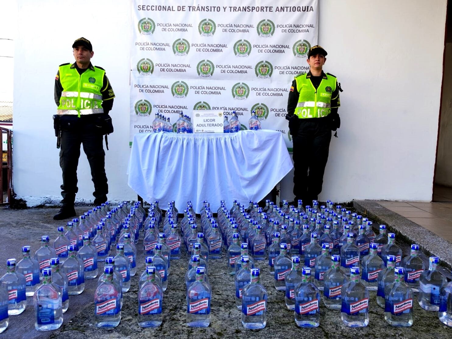 Licor incautado- foto policía Antioquia