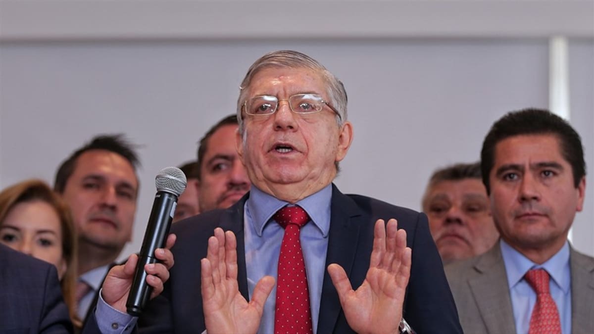 César Gaviria permanece hospitalizado tras cirugía abdominal; reportan evolución estable