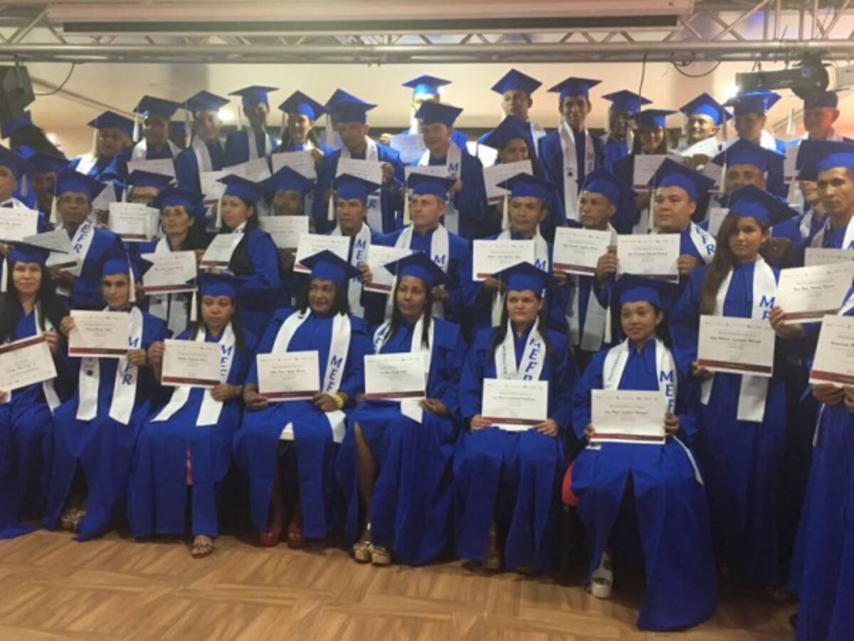 Se graduaron los primeros bachilleres del modelo para la Reintegración