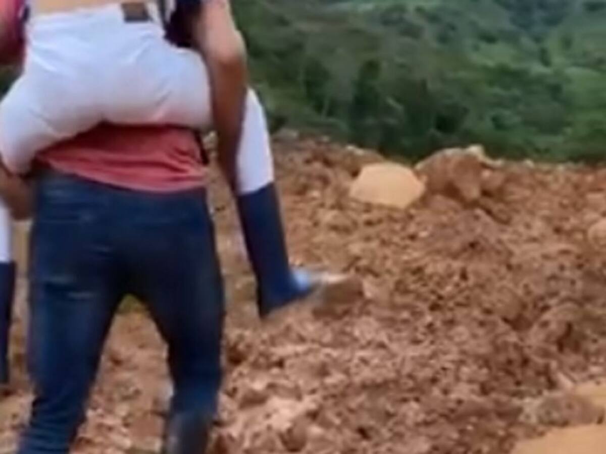 Habitantes de Dolores arriesgan susvidas para poder llegar a Prado, Tolima
