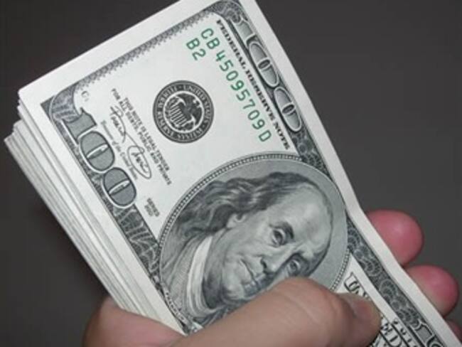 El dólar rompió la barrera de los 1800 pesos