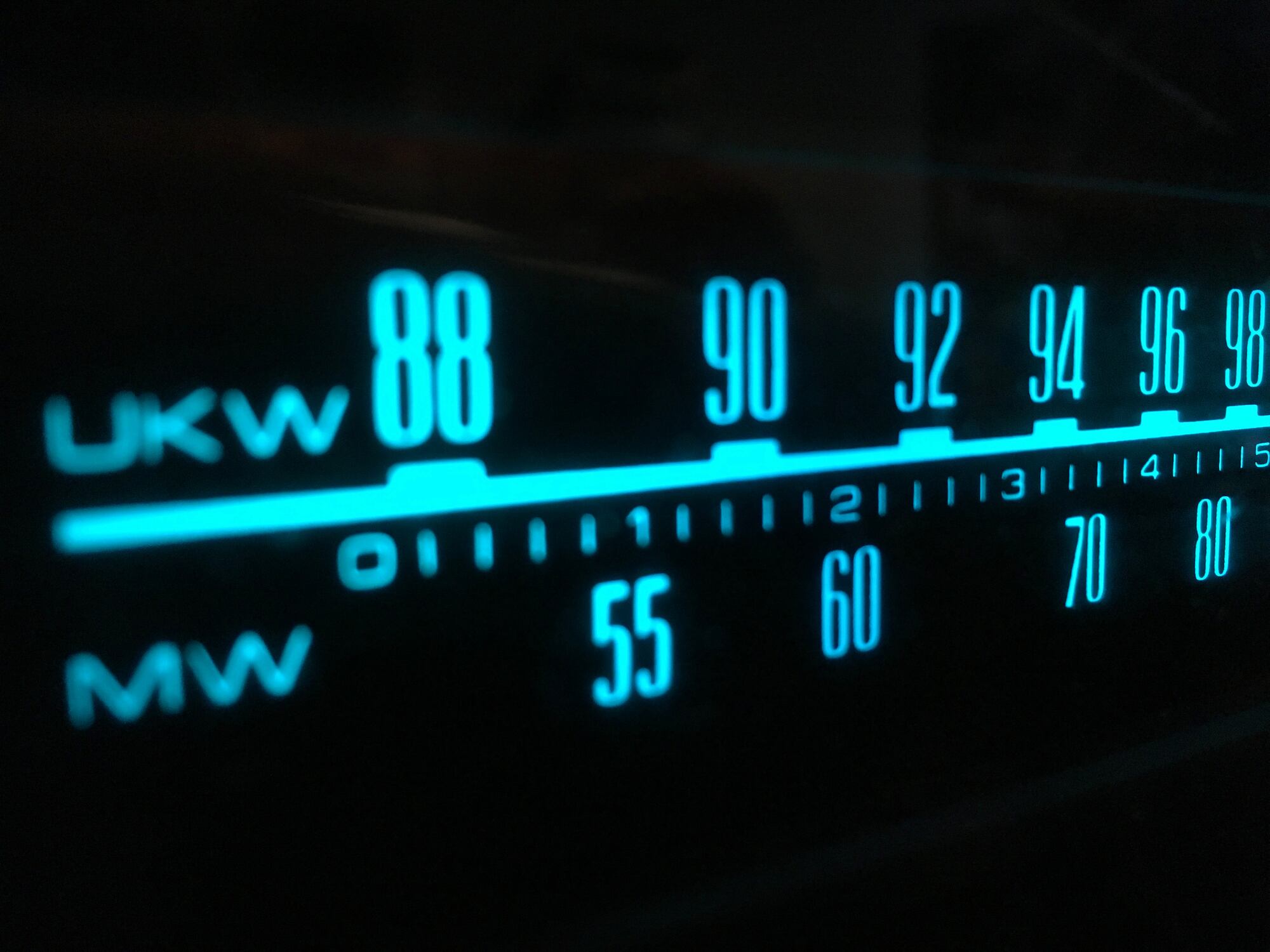 La W conoció un documento de mayo de 2019 que precisa los criterios para la evaluación de ofertas de adjudicación de contratos de concesión para el servicio de radiodifusión sonora en modalidad comercial.