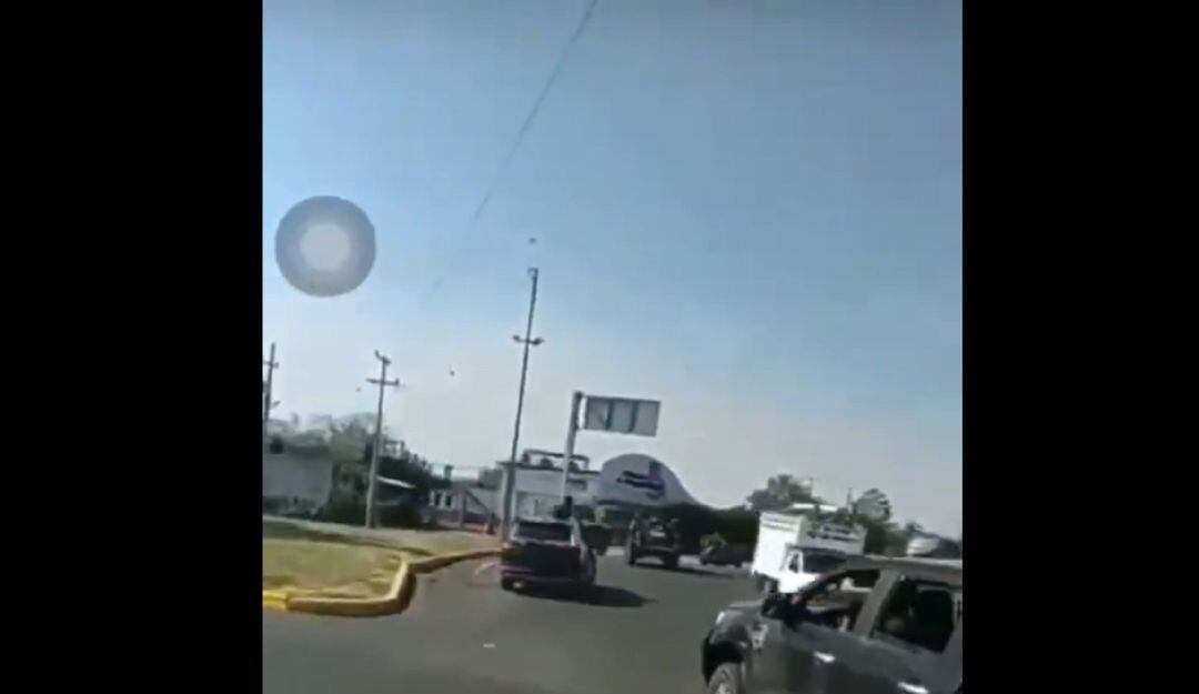 El insólito video en el que militares mexicanos son perseguidos por narcos