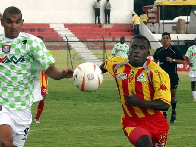 Carlos Vilarete (izq.) durante un partido de la Liga Colombiana con el Boyacá Chicó.
