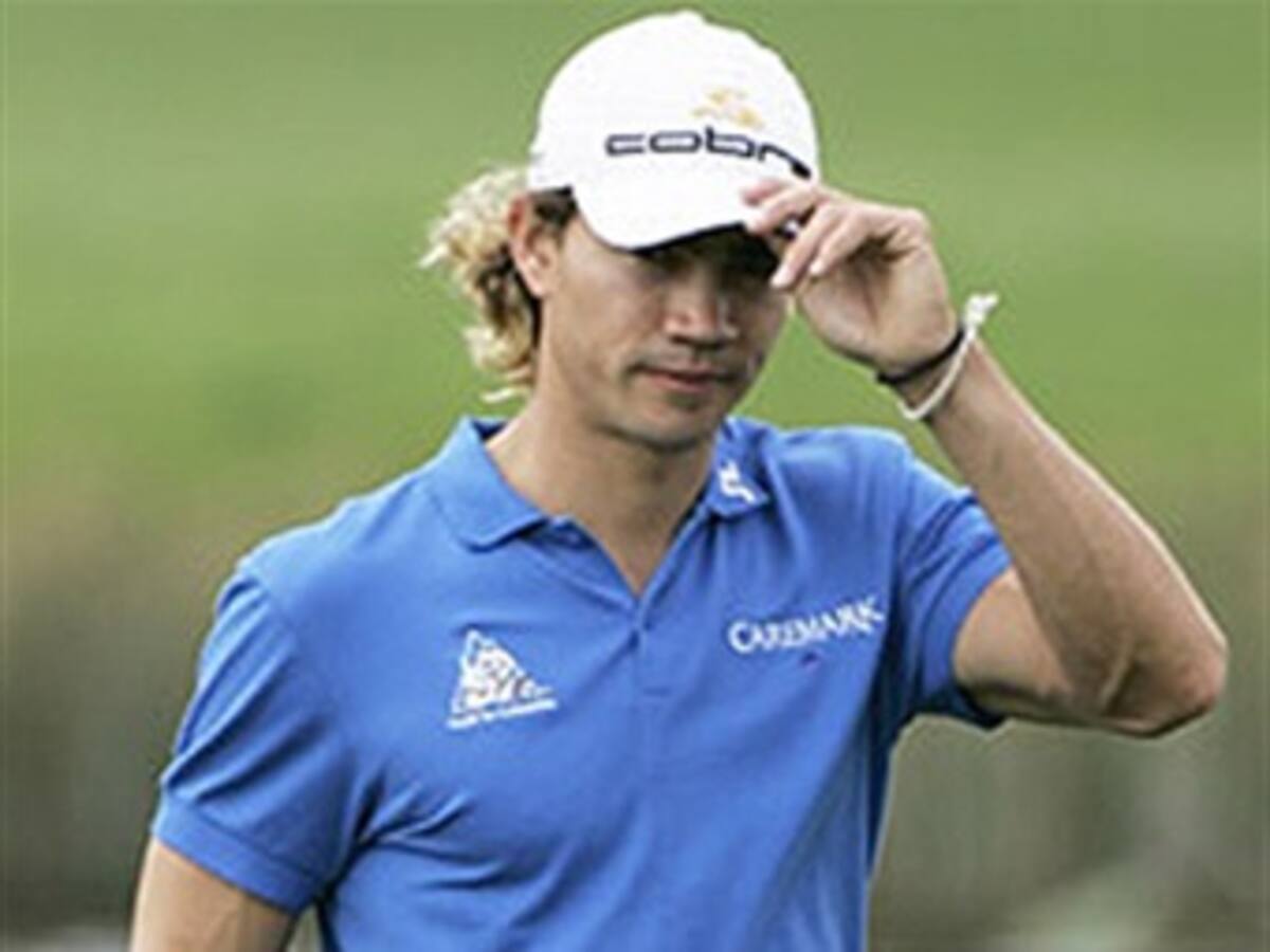 Camilo Villegas se mantiene 14 del golf mundial