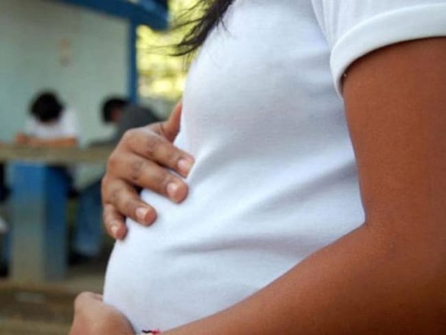 Se reducen embarazos en niñas y adolescentes en Neiva