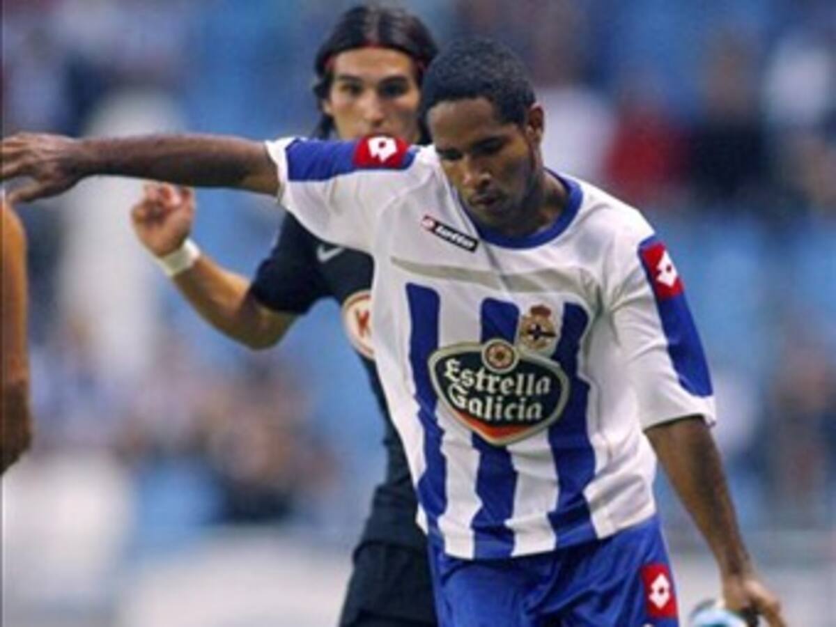 El defensa colombiano Brayan Angulo regresa al país sin debutar en la Liga de España