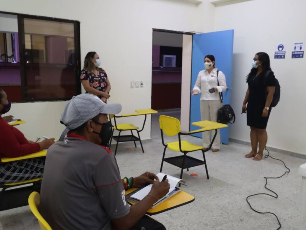 Capacitan en reactivación biosegura a 90 agentes de playa de Cartagena