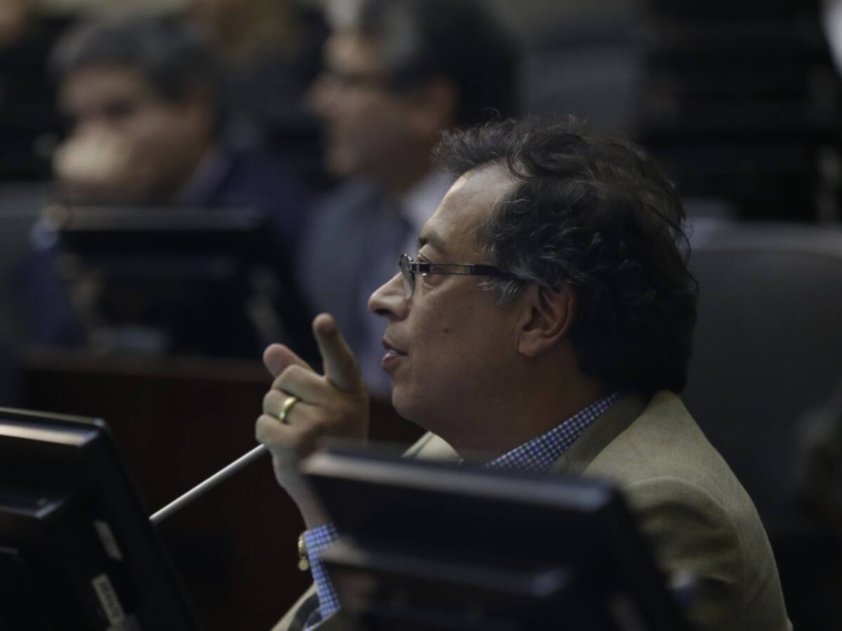 ¿Al fin quién le presto la plata a Petro?