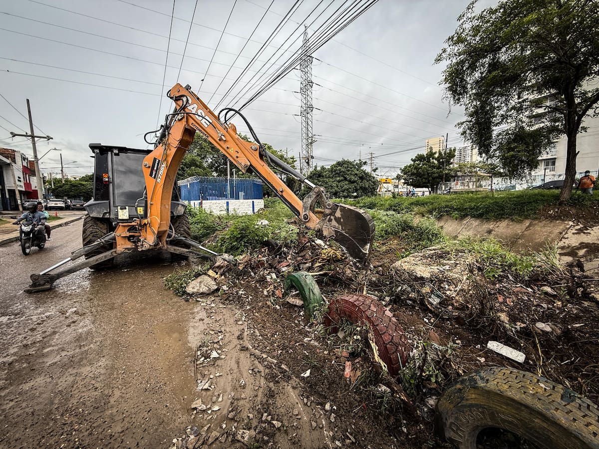 Jornada de limpieza y sensibilización comunitaria en canal Santa Clara- Ceballos