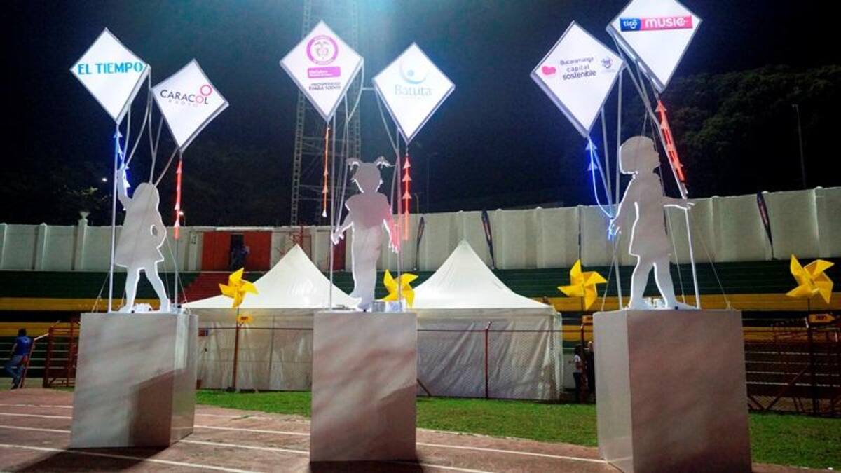 Las primeras imágenes son del Estadio Alfonso López, sede del Atlético Bucaramanga, donde miles de personas fueron llegando poco a poco para ver el último concierto de la gira de Juanes.