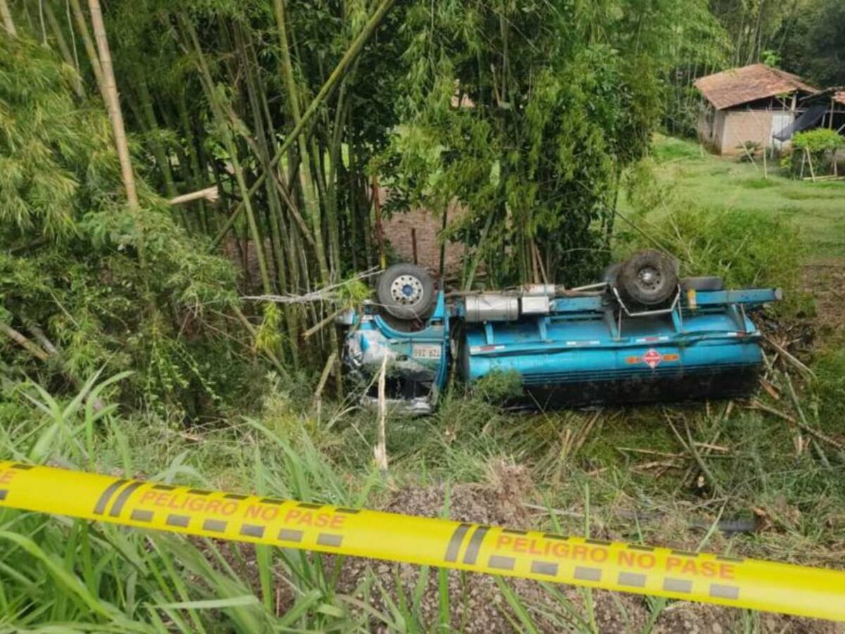 Evalúan contaminación ambiental tras derrame de combustible en Cauca
