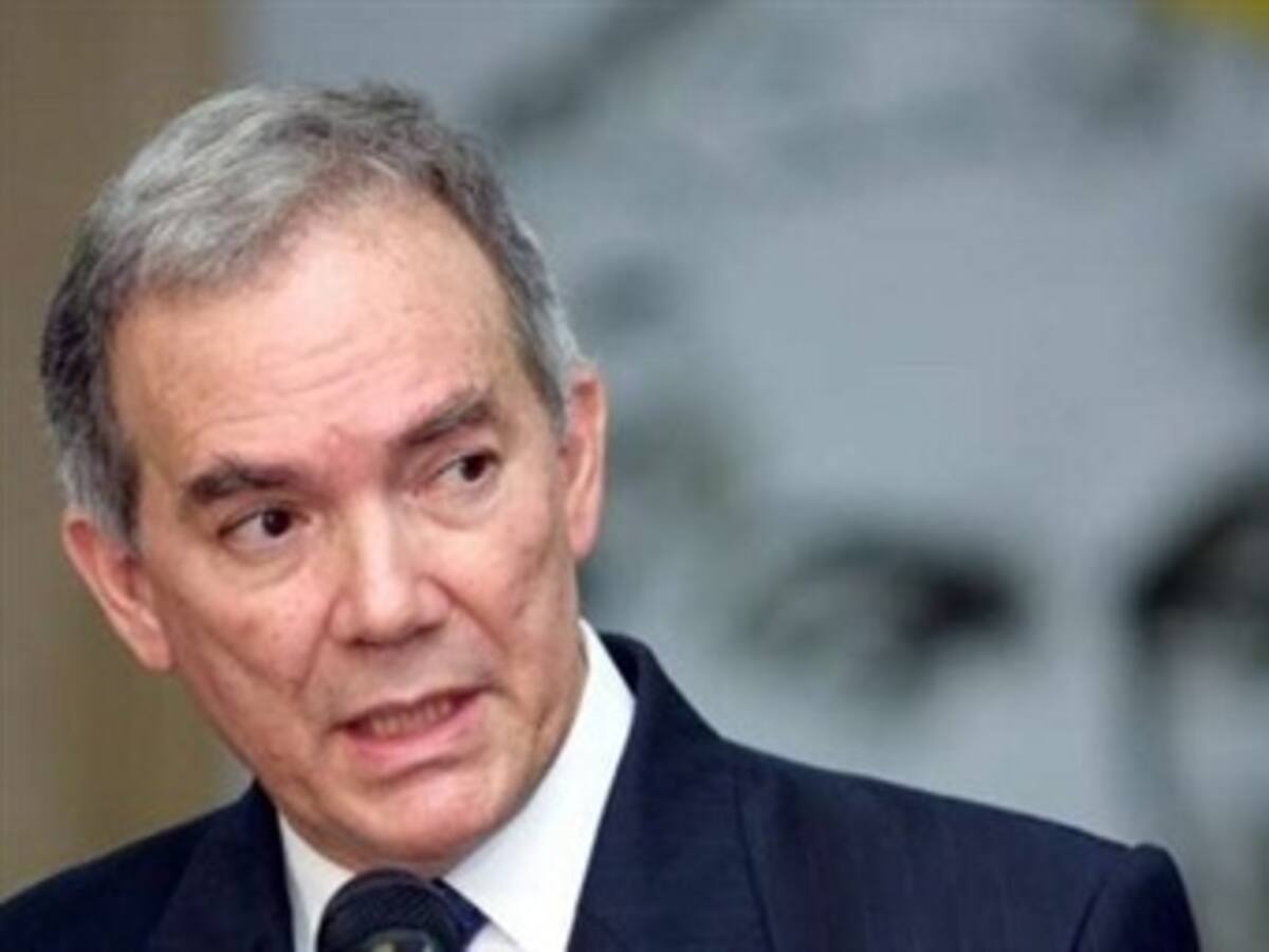 La paz en Colombia es la paz en Venezuela: Roy Chaderton