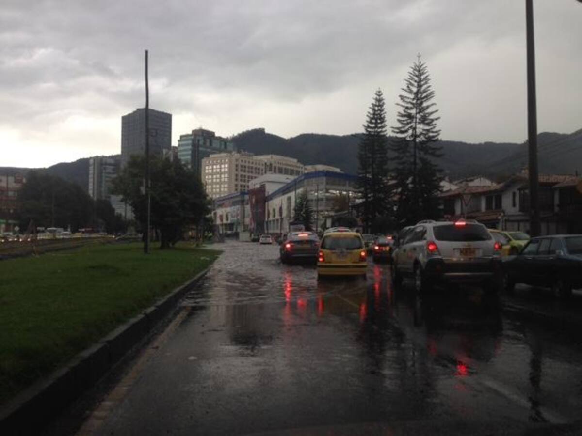 La carrera novena, entre calles 106 y 116 quedó intransitable durante un par de horas.