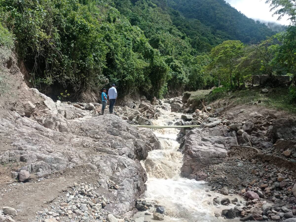 Autoridades atienden daños por creciente en zona rural de La Plata, Huila