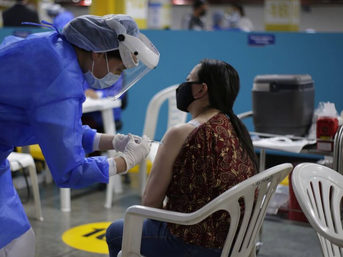 Bogotá: Puntos de vacunación contra la COVID-19 para el Jueves Santo