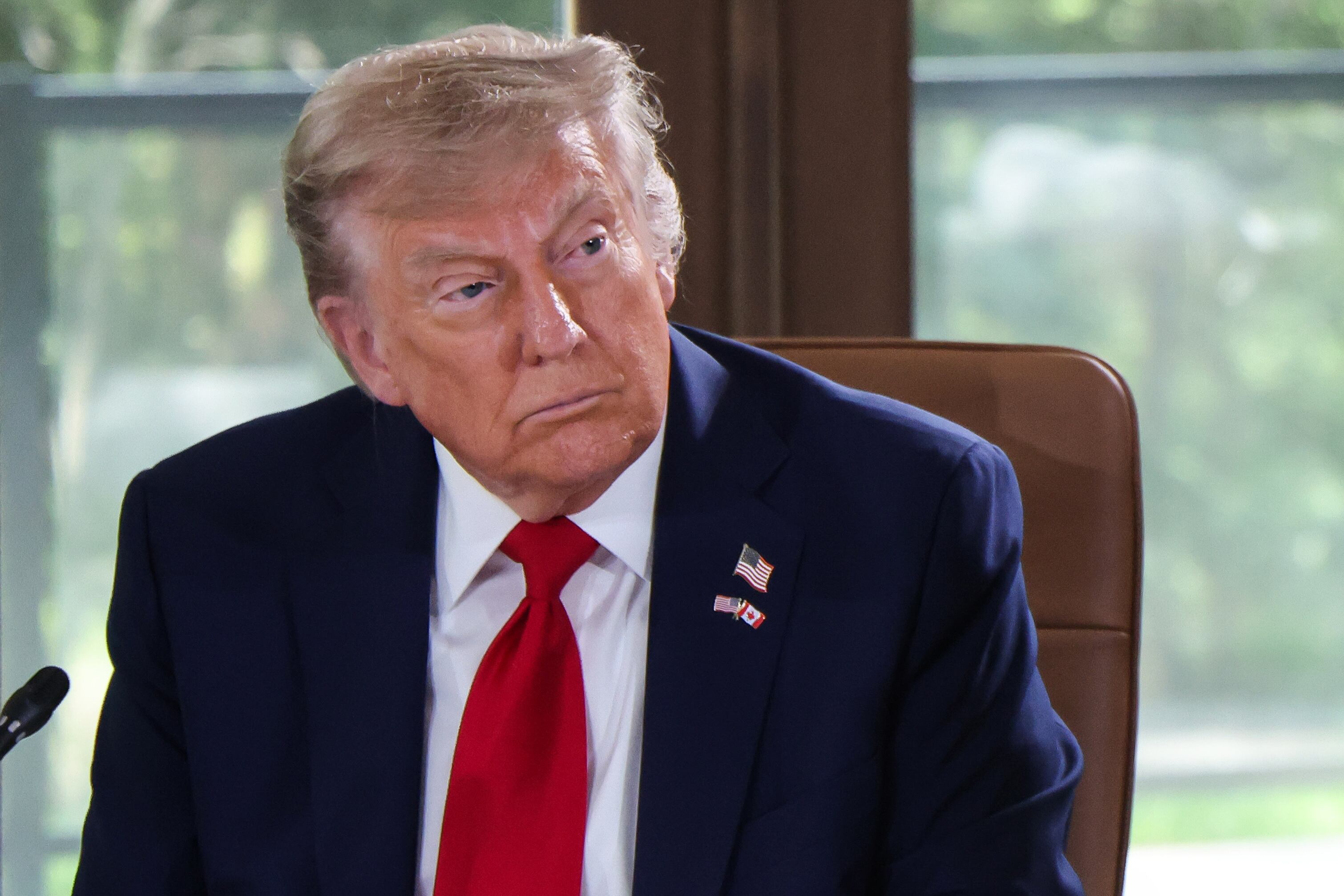Kananaskis (Canada), 16/06/2025.- US President Donald Trump attends a working session during the Group of Seven (G7) Summit at the Pomeroy Kananaskis Mountain Lodge in Kananaskis, Alberta, Canada, 16 June 2025. EFE/EPA/LUDOVIC MARIN / POOL