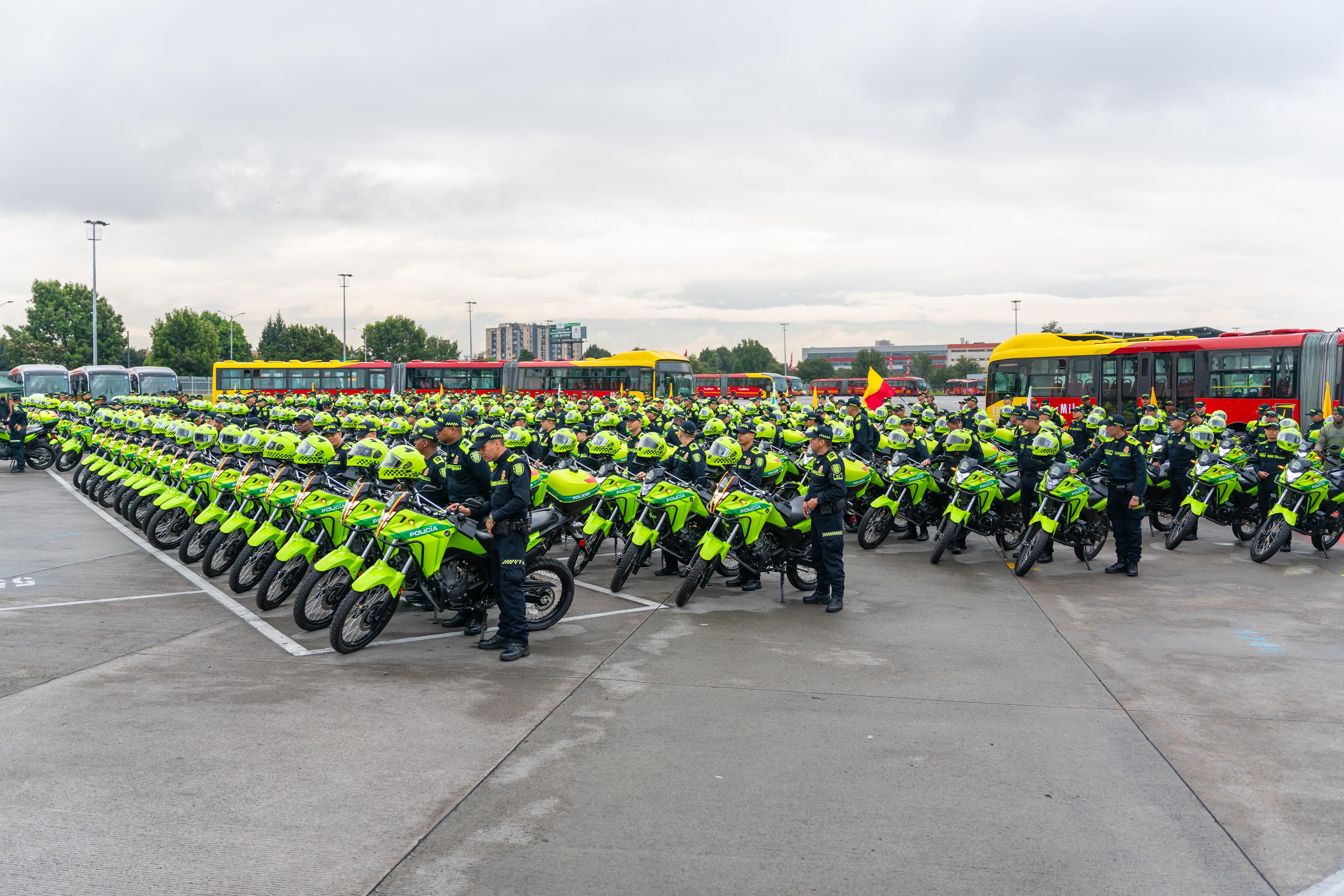 Entregan 225 motocicletas a la Policía de Bogotá destinadas a la seguridad de Transmilenio. Foto: Distrito Capital.