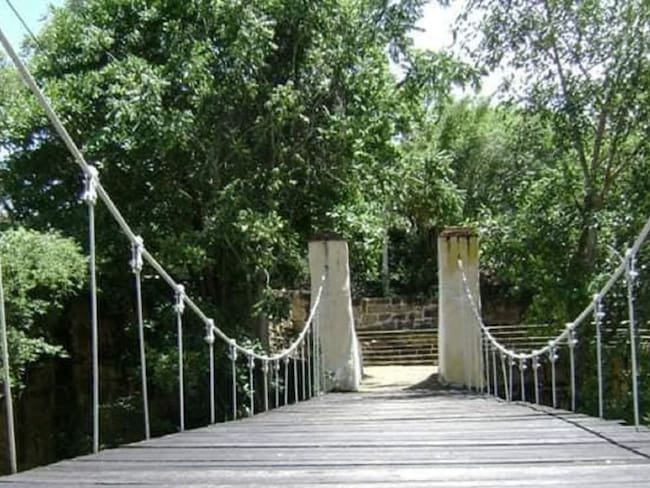 Murió al caer de un puente colgante en San Gil
