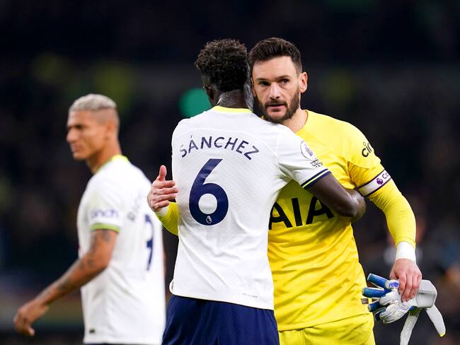 Dávinson Sánchez junton con Hugo Lloris en el Tottenham Hotspur. (Photo by John Walton/PA Images via Getty Images)