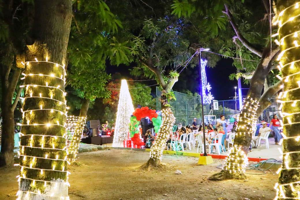 Acuacar viste de navidad la Plaza de Santo Domingo y Villa Rosita