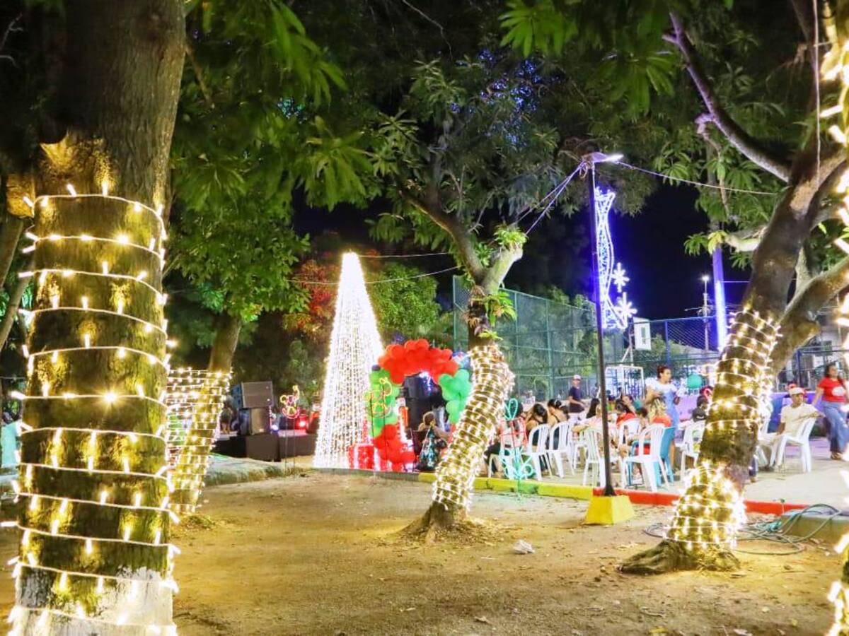 Acuacar viste de navidad la Plaza de Santo Domingo y Villa Rosita