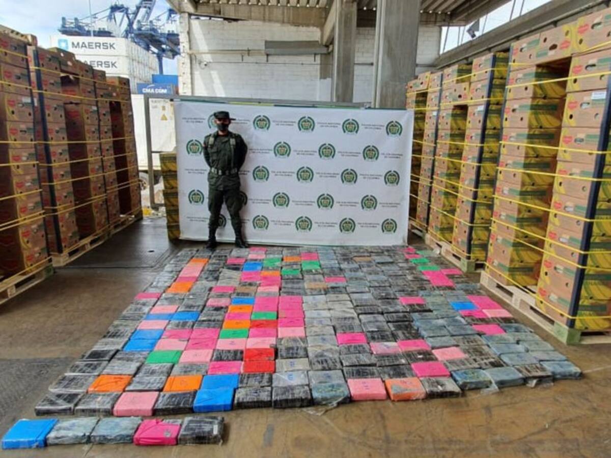 Agentes antidrogas confiscan cargamento de cocaína en puerto samario