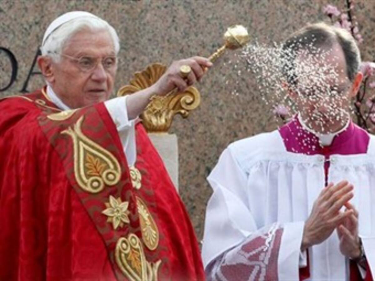 Benedicto XVI encabezó la Procesión de las Palmas con la que inicia la Semana Santa