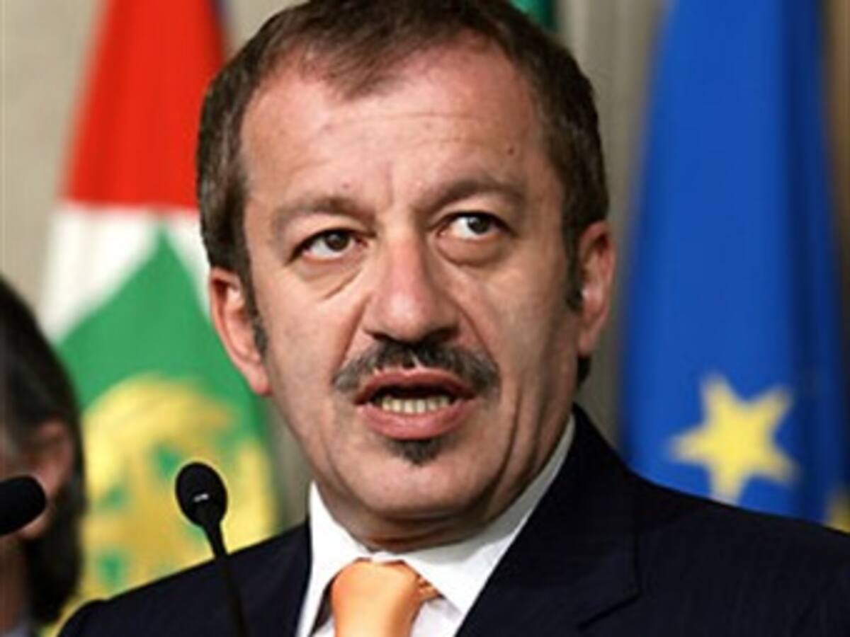 Ministro italiano dice que “hay que ser malos con los inmigrantes sin papeles”