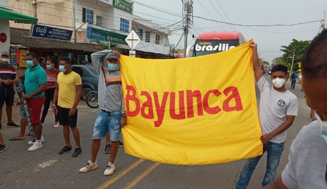 La manifestación pacífica impide el paso vehicular desde y hacia la Terminal de Transportes de Cartagena