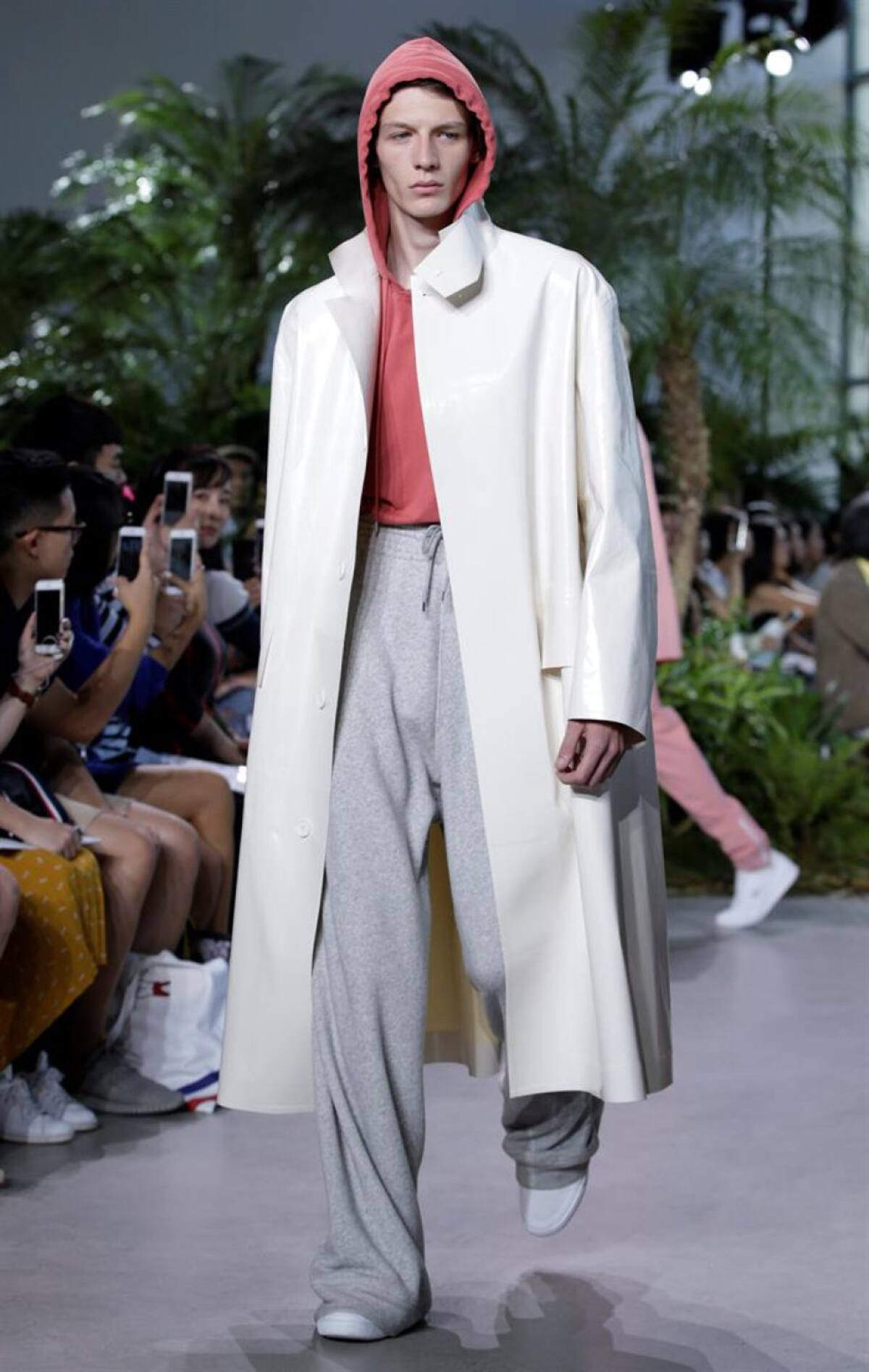 Muchas modelos famosas como Gigi Hadid, Hailey Baldwin, Taylor Hill, Vittoria Ceretti, Imaan Hammam y Hanne Gaby Odiele pasan por la pasarela de la semana de la moda más importante del mundo.