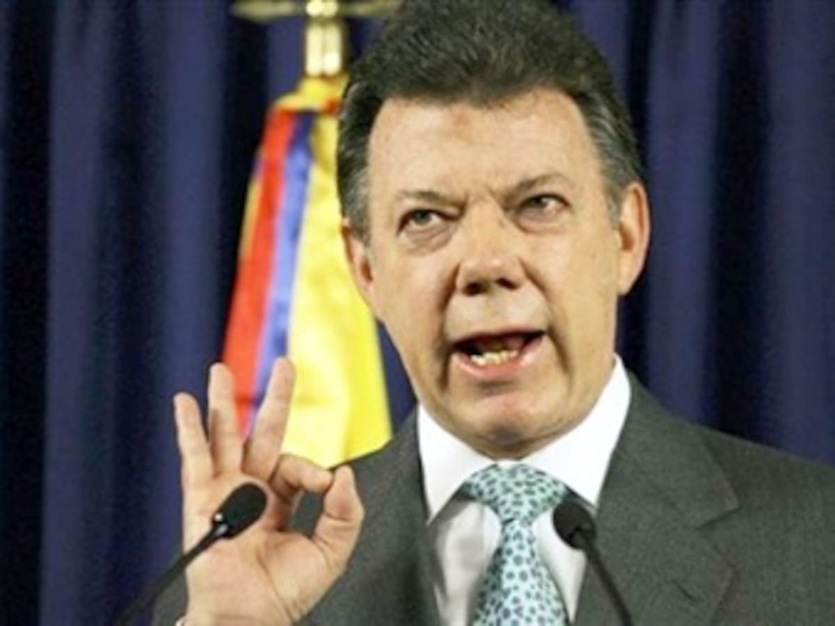 "Cada empresario debe asumir los riesgos de un esquema diferente", dice Santos sobre economía venezolana