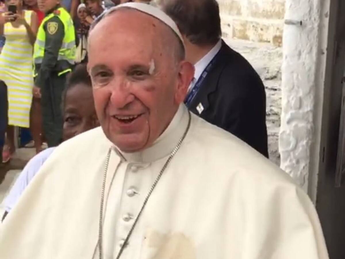 Me di una puñada: papa Francisco tras percance en el papamóvil