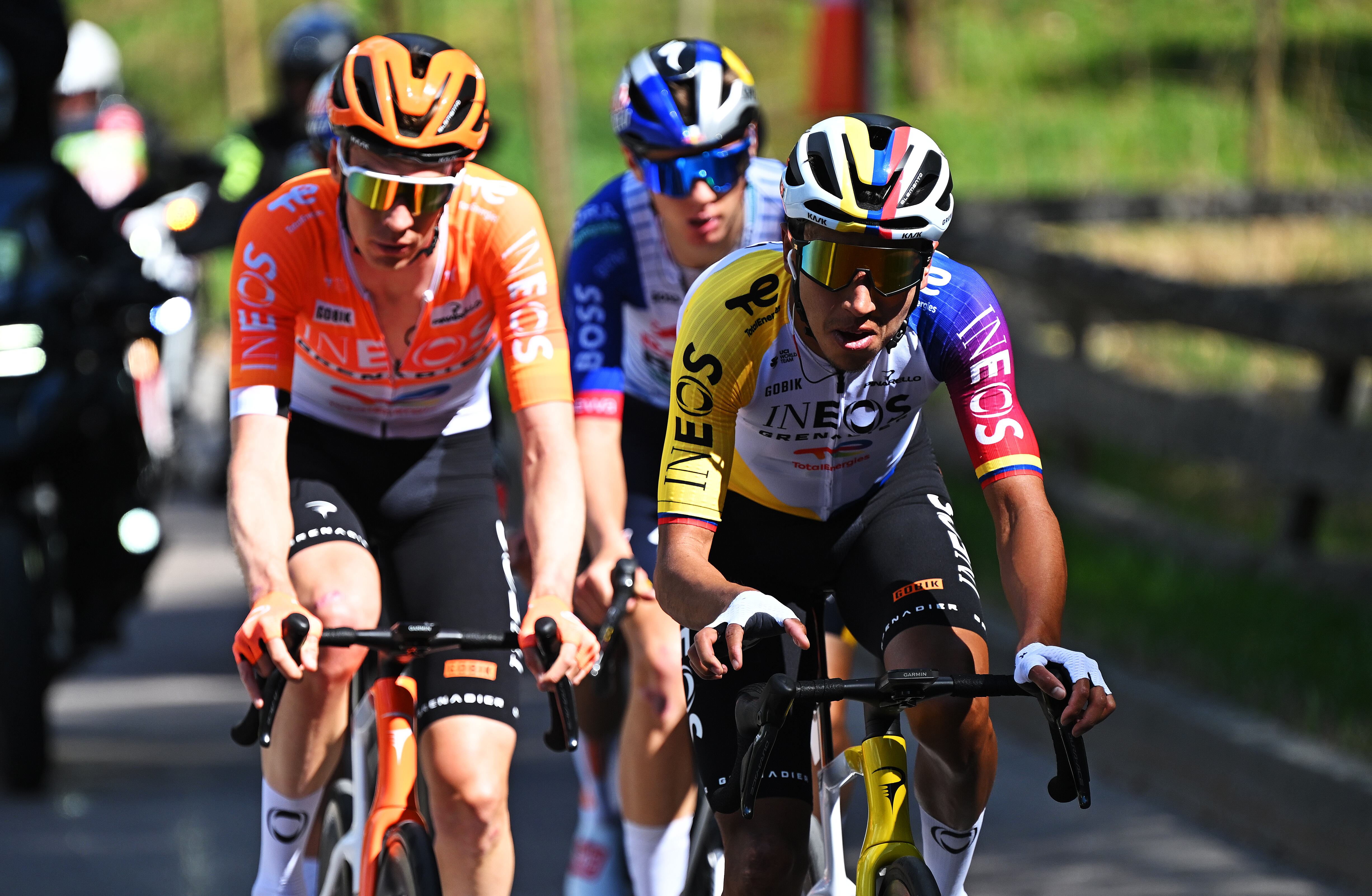 Egan Bernal durante la segunda etapa del Tour de Los Alpes. (Photo by Tim de Waele/Getty Images)