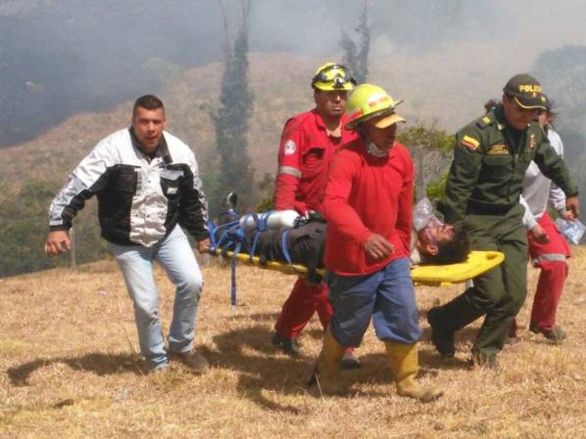 Siete bomberos heridos durante atención de un incendio en Pasto