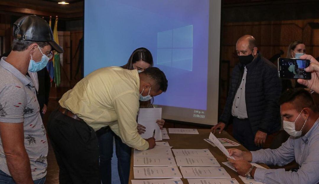 Firma de alianzas productivas en Caldas