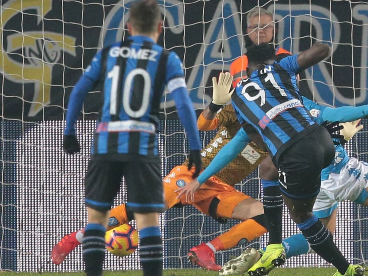 Zapata y Ospina, protagonistas en victoria del Napoli al Atalanta
