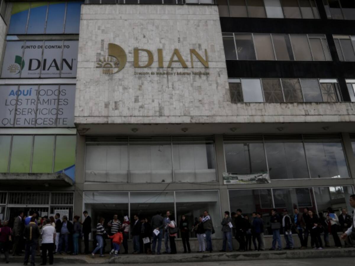 A partir de mañana colombianos a pagar impuestos de 2015