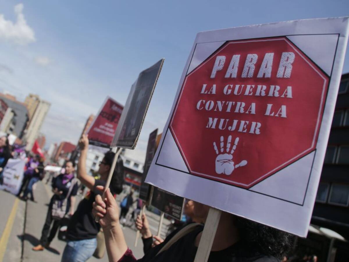 Murió joven que fue agredida con machete por su pareja