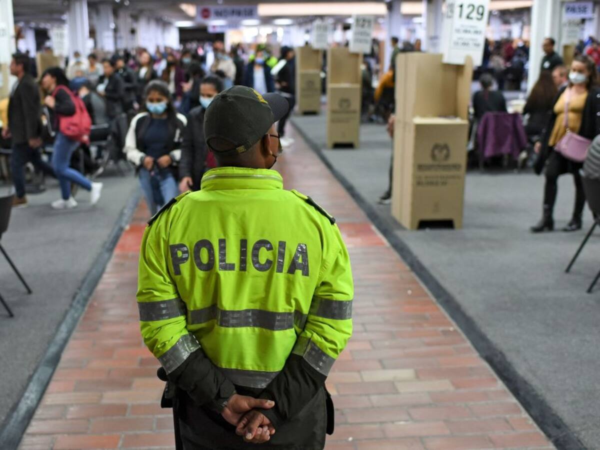 Elecciones en Bogotá transcurrieron sin desórdenes: general Eliécer Camacho