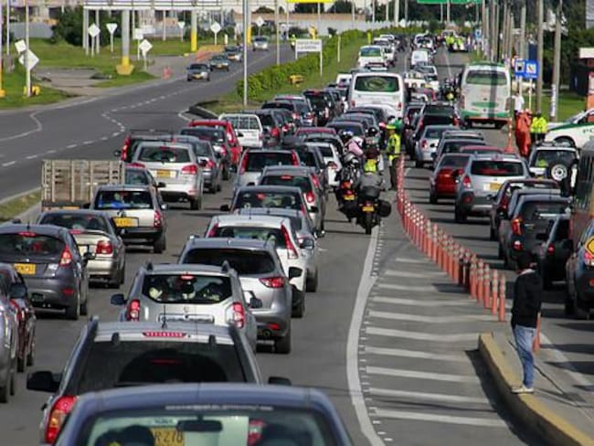 Más de un millón de vehículos se encuentran movilizándose por las carreteras del país.