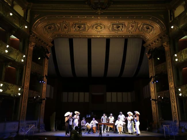 &quot;El Teatro Colón no abandona a su público y ahora tiene cronograma digital&quot;: Claudia Del Valle