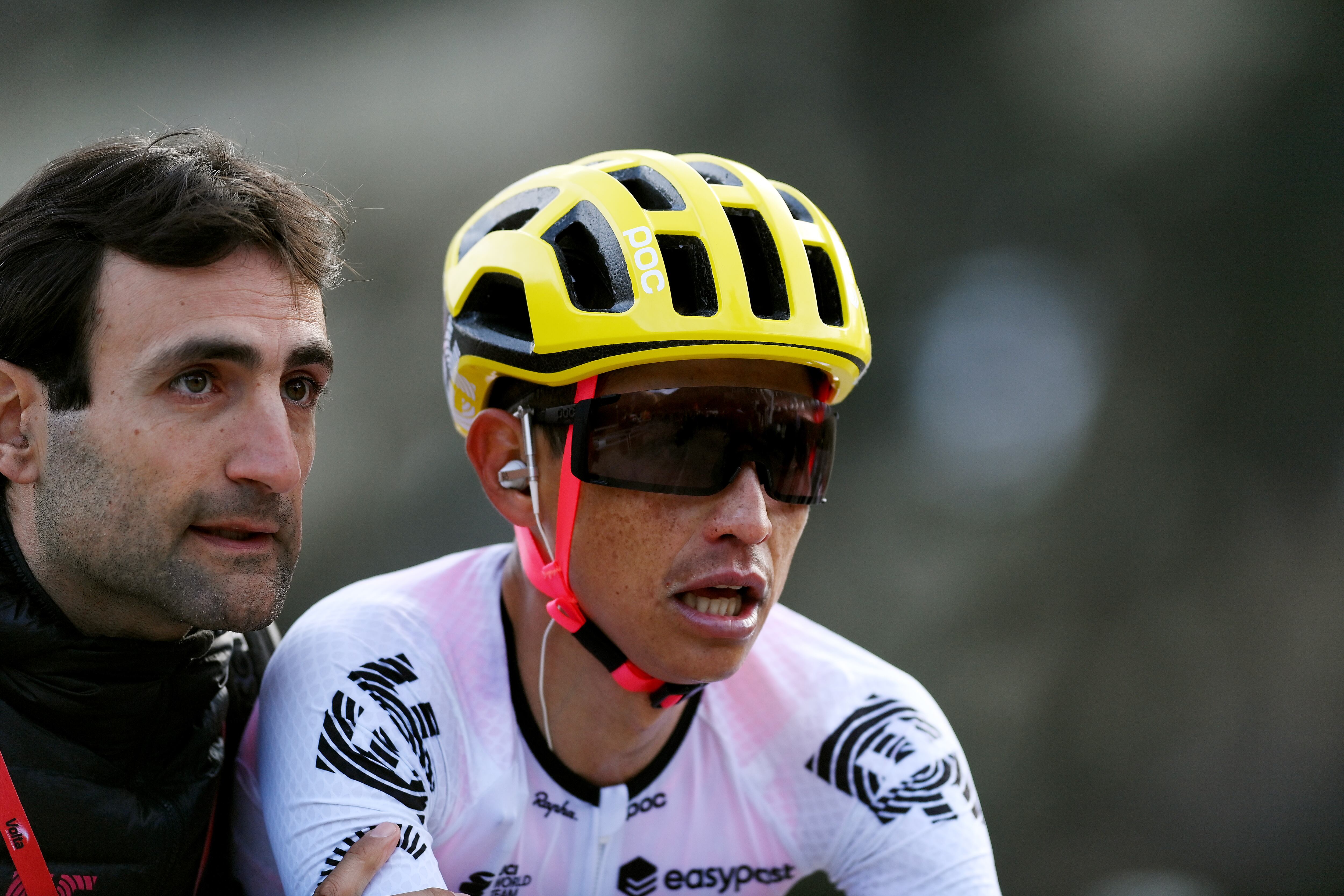 VALLTER, ESPAÑA - 21 DE MARZO: Esteban Chaves de Colombia y el equipo EF Education-Easypost reaccionan después de cruzar la línea de meta en la 102.ª Volta Ciclista a Catalunya 2023, etapa 2, una etapa de 165,4 km desde Mataró a Vallter 2135 m / #VoltaCatalunya102 / el 21 de marzo , 2023 en Vallter, España. (Foto de David Ramos/Getty Images)