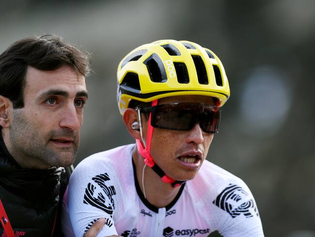 VALLTER, ESPAÑA - 21 DE MARZO: Esteban Chaves de Colombia y el equipo EF Education-Easypost reaccionan después de cruzar la línea de meta en la 102.ª Volta Ciclista a Catalunya 2023, etapa 2, una etapa de 165,4 km desde Mataró a Vallter 2135 m / #VoltaCatalunya102 / el 21 de marzo , 2023 en Vallter, España. (Foto de David Ramos/Getty Images)