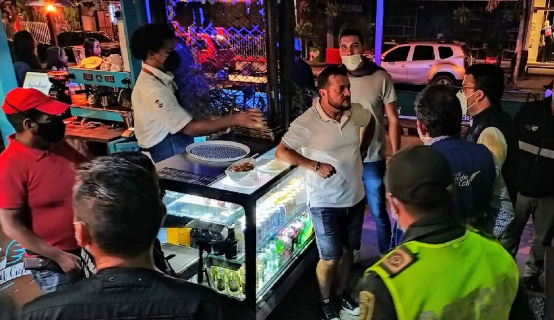 Pico y cédula y toque de queda