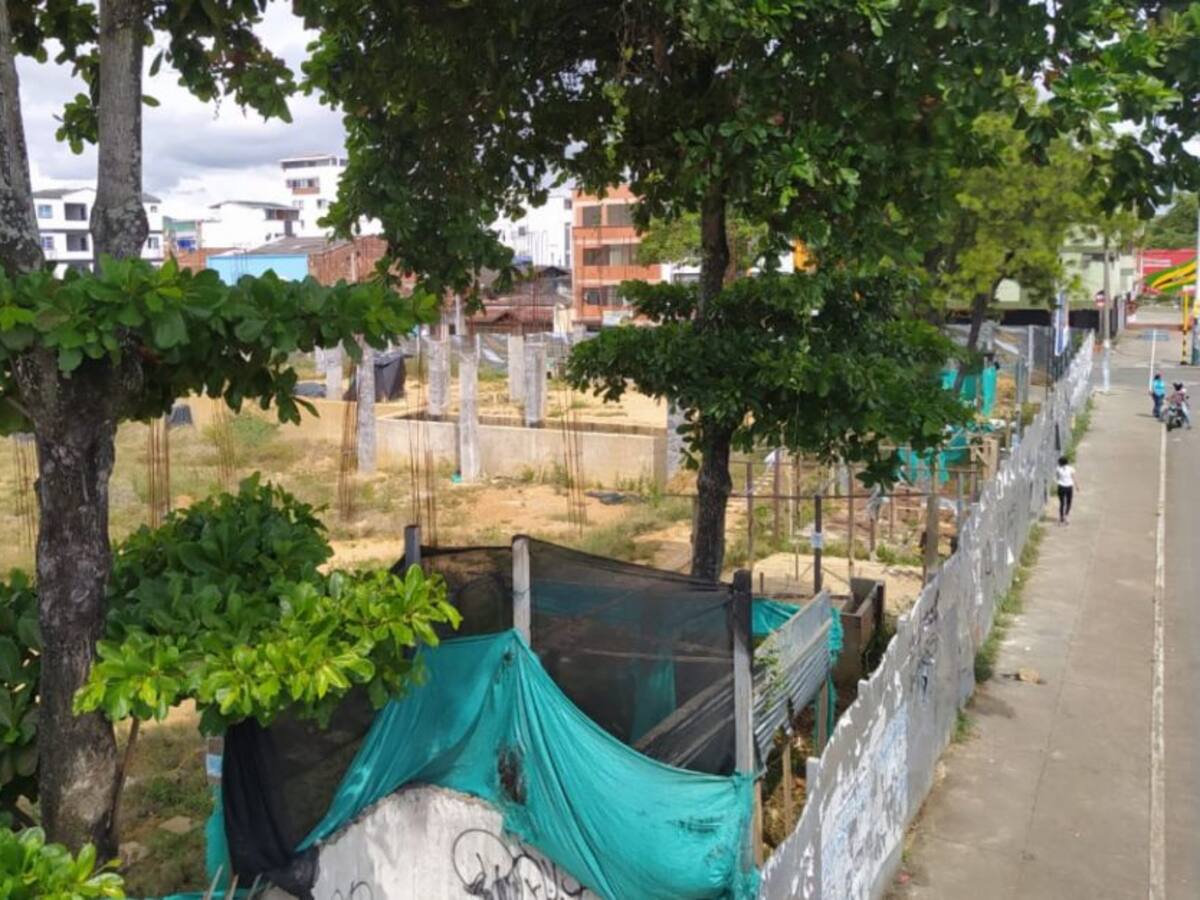 Nada que empieza la construcción de la Camacho Carreño