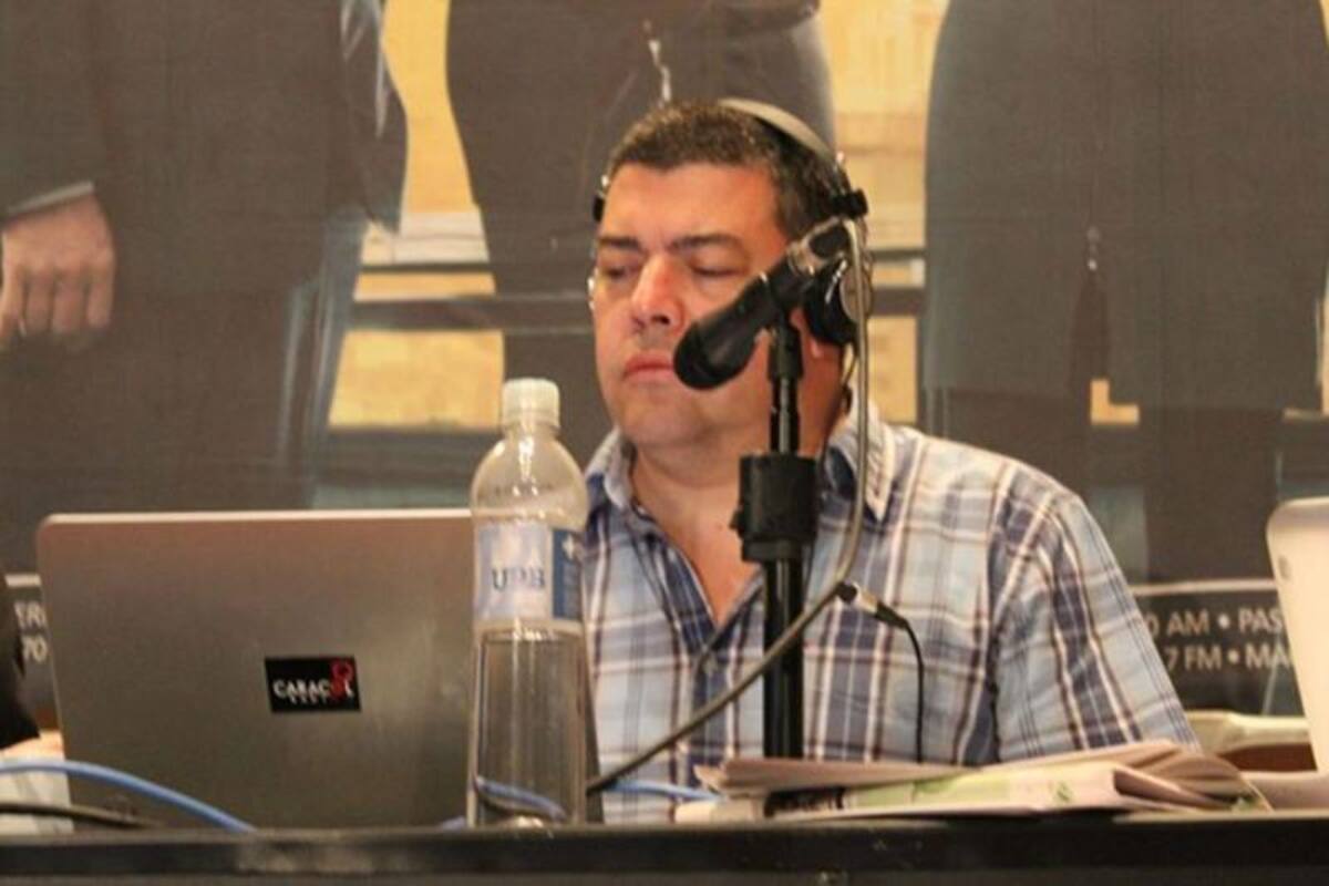 Darío Arizmendi y su equipo desde la ciudad más innovadora del mundo, mostrando lo mejor de Antioquia y sus gentes. Foto: Caracol Radio.