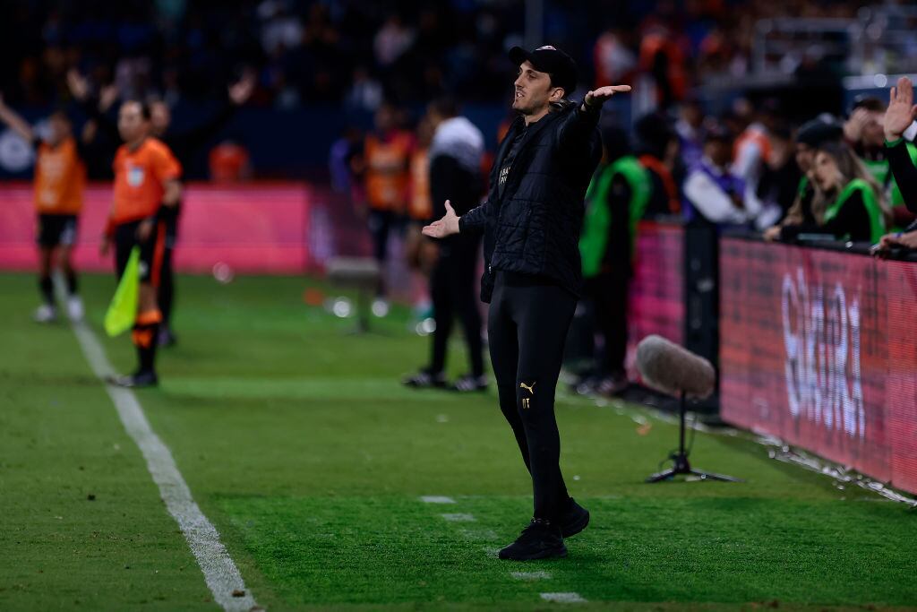 QUITO, ECUADOR - DECEMBER 10: Coach of LDU Quito Luis Zubeldía reacts during the first leg final match between Independiente del Valle and Liga de Quito as part of LigaPro 2023 at Banco Guayaquil Stadium on December 10, 2023 in Quito, Ecuador. (Photo by Franklin Jacome/Agencia Press South/Getty Images)