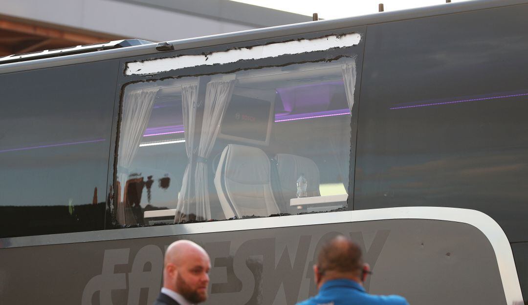 Champions League: Rompen vidrio de bus del Madrid a su llegada al estadio