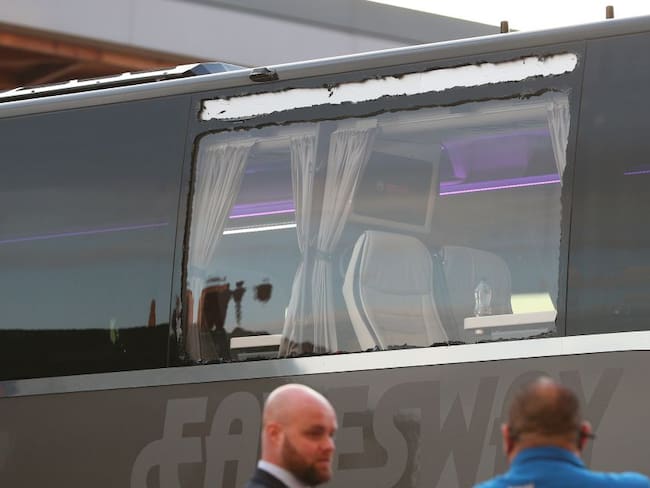 Champions League: Rompen vidrio de bus del Madrid a su llegada al estadio